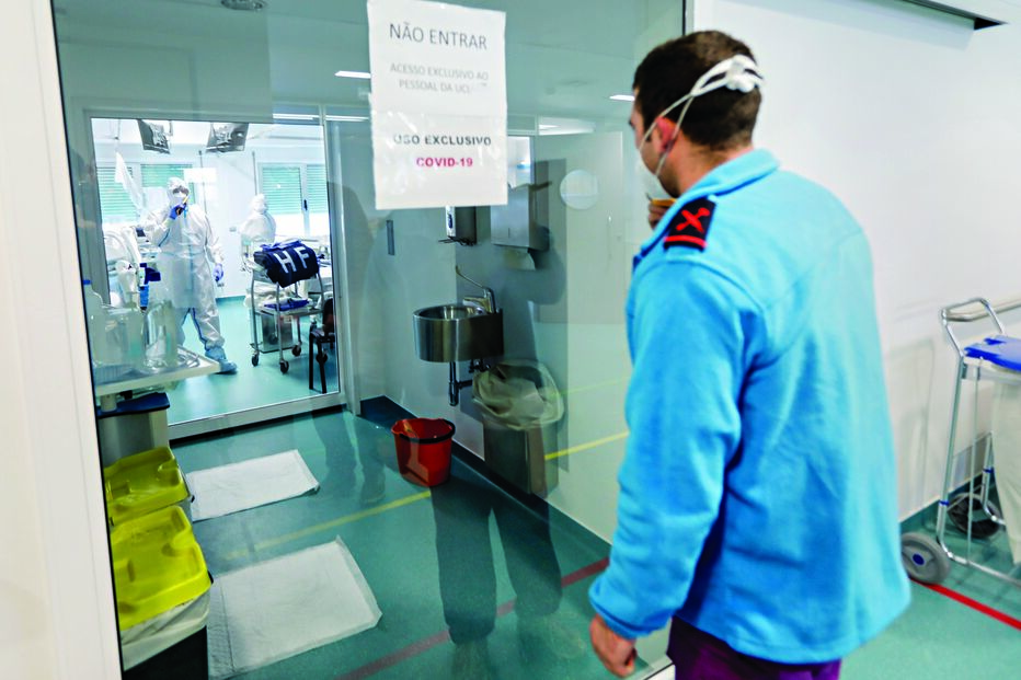 Salas de pressão negativa do HFAR/Lisboa, onde estão doentes Covid-19 
