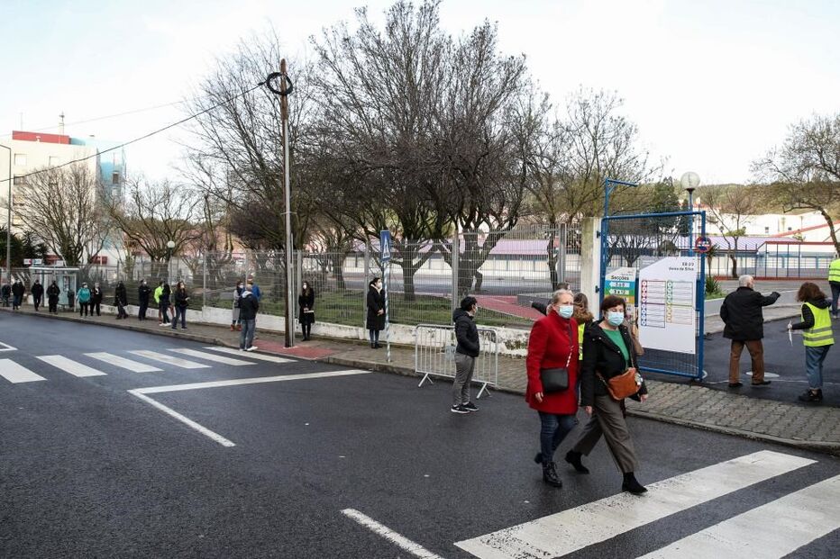 Portugueses vão às urnas para escolher o próximo presidente da República