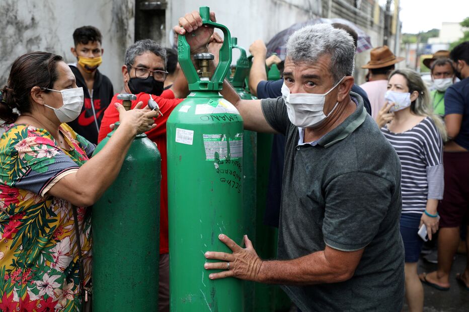 Enquanto uns morrem asfixiados nos hospitais do Brasil, outros vencem no negócio do oxigénio