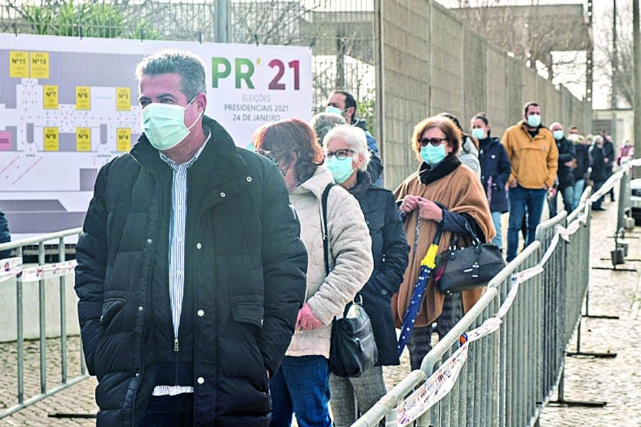 Temperatura amena levou muitos eleitores a sair de casa e votar. O tempo de espera foi de 15 minutos.