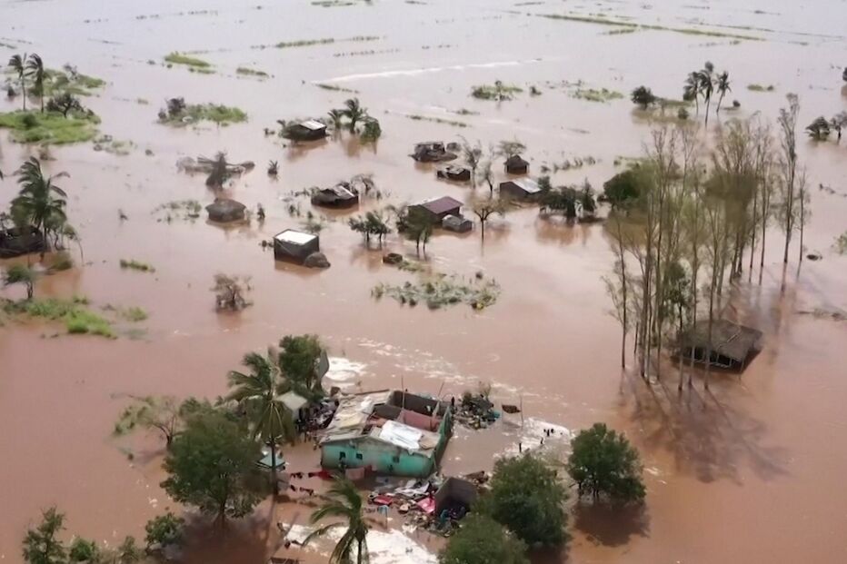 Imagens de drone mostram destruição causada pelo ciclone Eloise em Moçambique