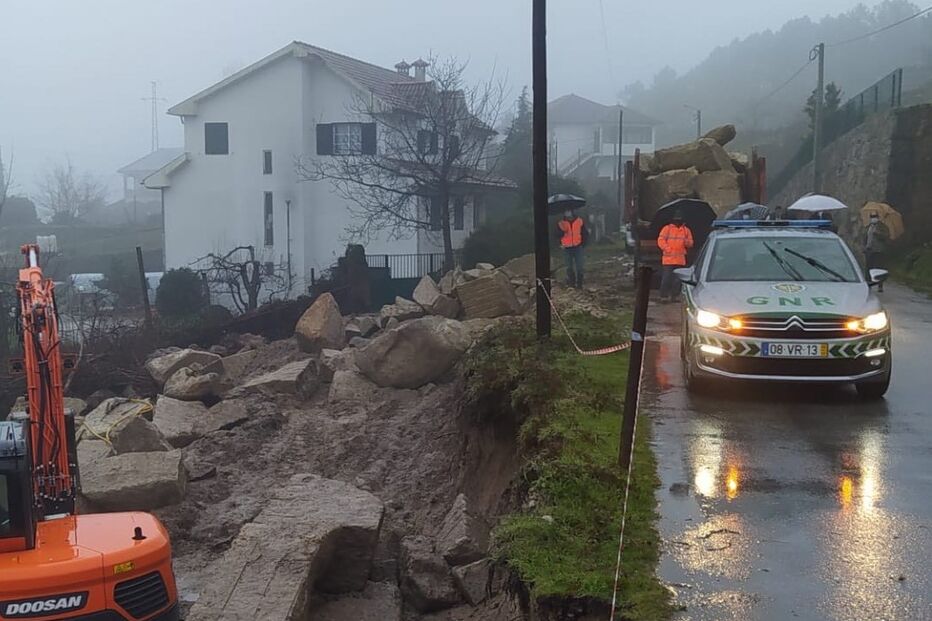 Homem morre soterrado em obra em Mondim de Basto 