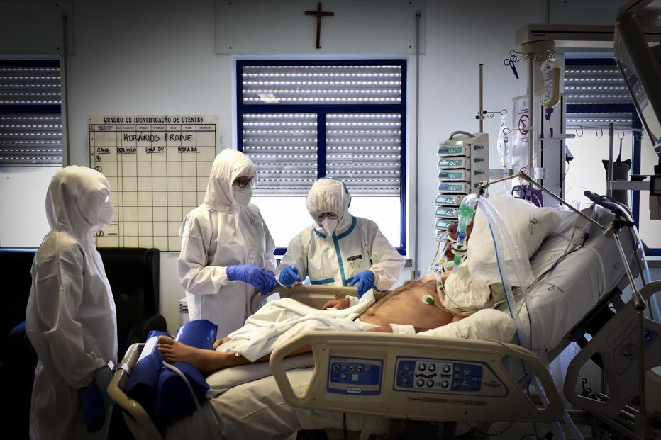 Número de internamentos em enfermarias e cuidados intensivos continuam a bater recordes