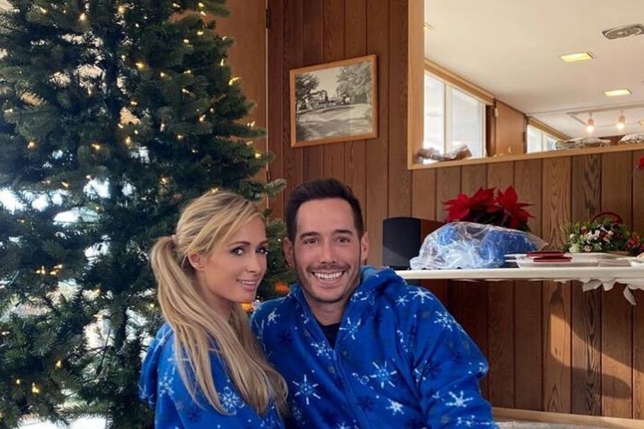 Paris Hilton com o namorado Carter Reum