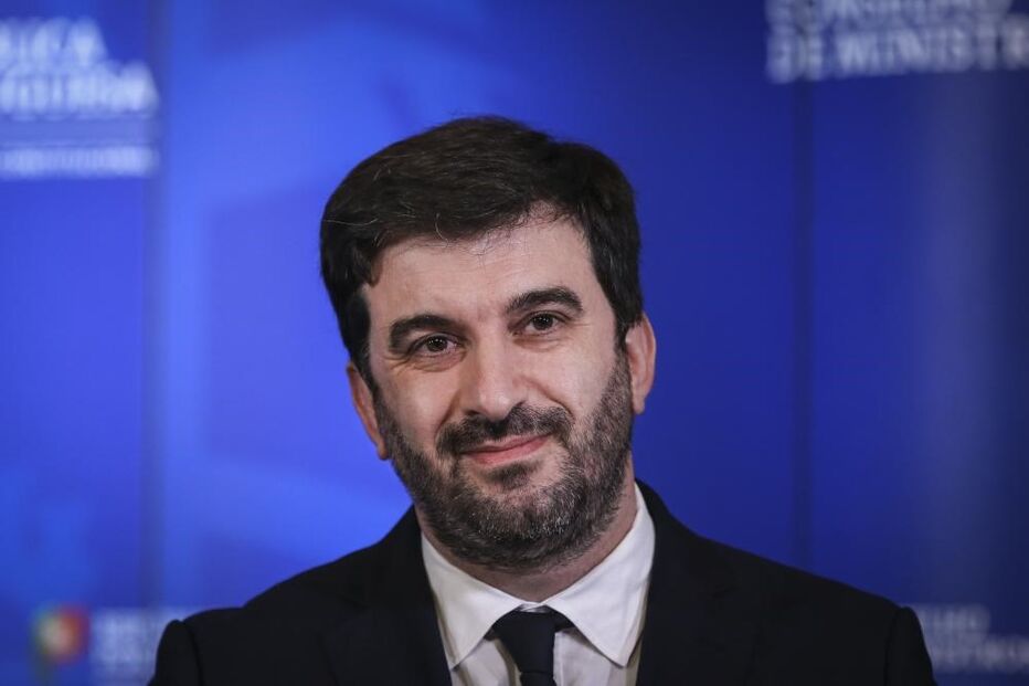 “[Os privados] não espreitem a exceção, não queiram fazer diferente. É uma interrupção letiva para todos”, disse Brandão Rodrigues