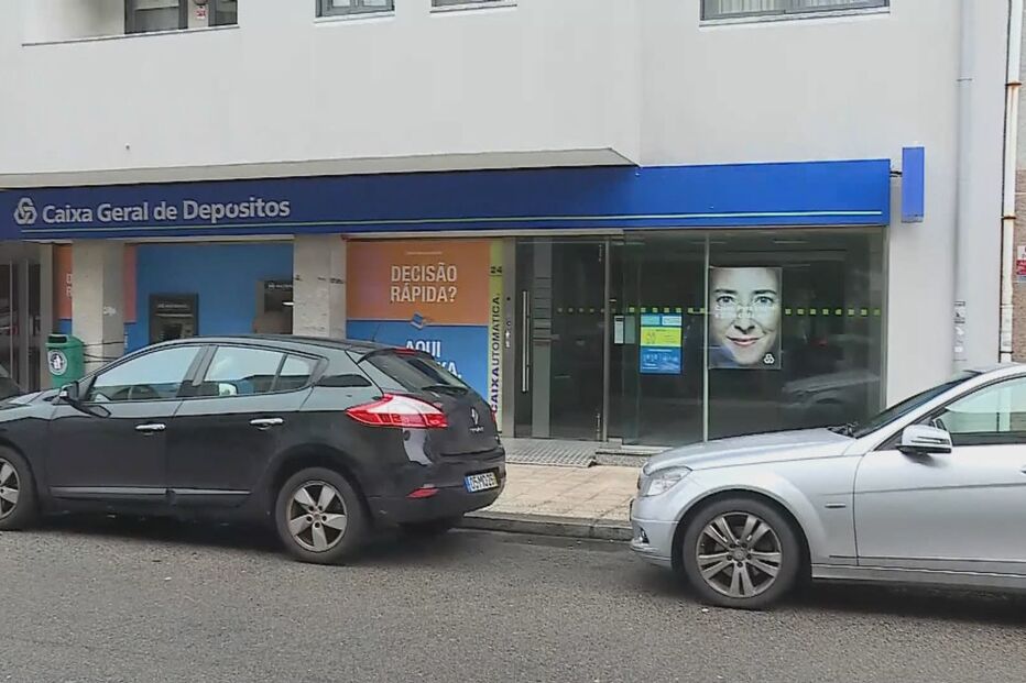 Homem encapuzado e armado assalta banco em Leça da Palmeira. Suspeito está em fuga