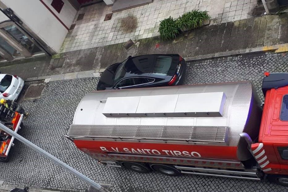 incêndio da rua Ferreira Lemos, na qual ficou destruído um colchão. 