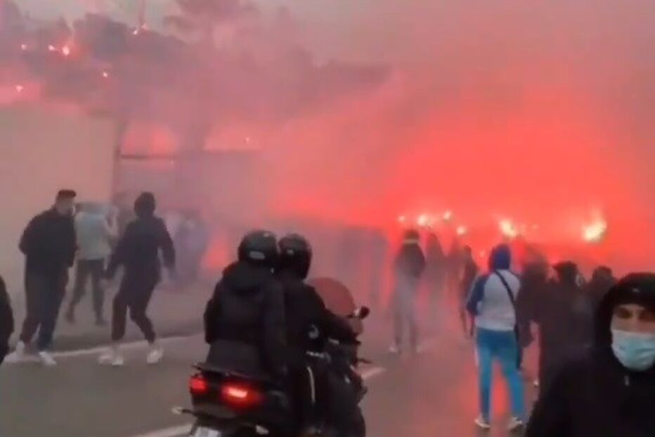 Adeptos do Marselha de Villas-Boas cercam e tentam invadir centro de treinos do clube