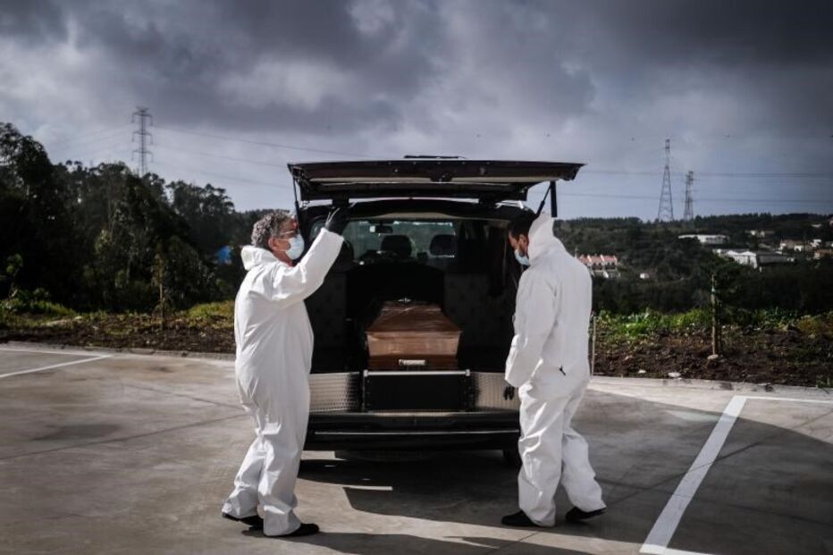 distanciamento da morte no frio do último adeus