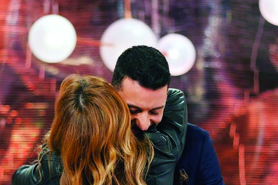 Cristina e Ruben abraçados no final do programa de Goucha