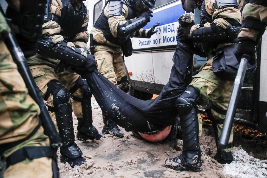 Milhares de pessoas protestam pela libertação de Alexei Navalny na Rússia. Veja as imagens