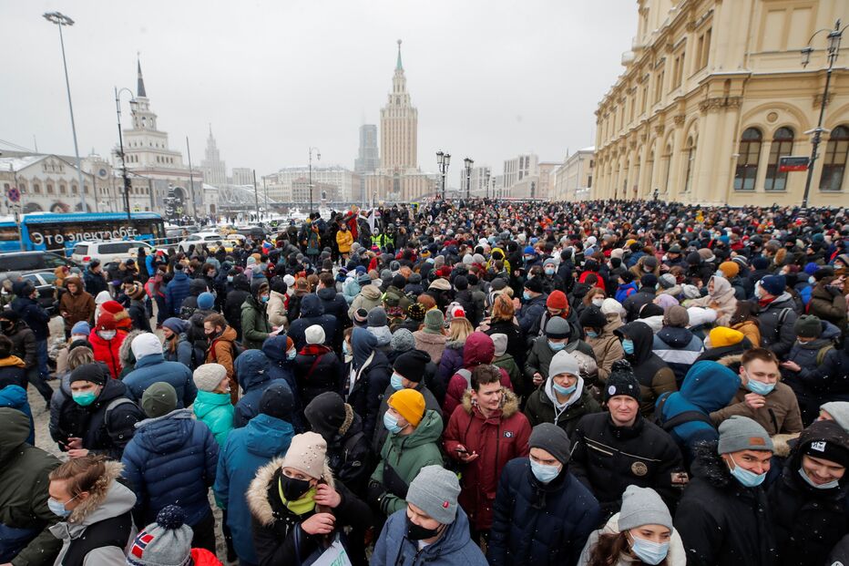 Milhares de pessoas protestam pela libertação de Alexei Navalny na Rússia. Veja as imagens