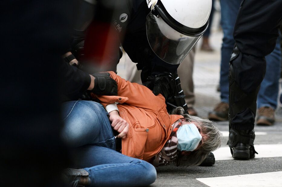 350 manifestantes anti-confinamento detidos na Bélgica