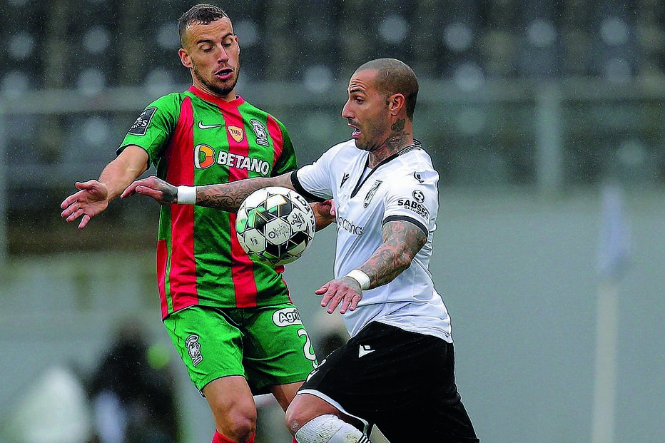 Quaresma tenta bater Rúben Macedo