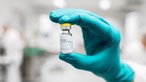 Johnson & Johnson adia entrega da vacina Covid na Europa devido a casos de coágulos no sangue