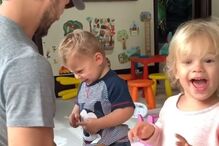 Enrique Iglesias e os gêmeos Nicholas e Lucy