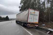 Despiste de camião na A41 na Feira faz um ferido