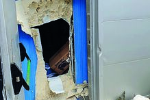 Quatro assaltantes abriram um  buraco na parede da câmara frigorífica