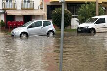 Chuva forte inunda ruas e garagem de centro comercial em Faro