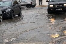 Chuva forte inunda ruas e garagem de centro comercial em Faro
