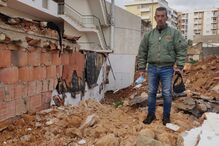 António Vieira ficou desalojado após a queda de um muro em cima da sua casa