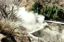 As imagens impressionantes do colapso de glaciar nos Himalaias que 'varreu' aldeias na Índia