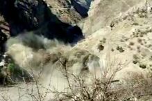 As imagens impressionantes do colapso de glaciar nos Himalaias que 'varreu' aldeias na Índia