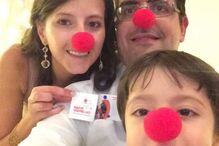 Tomás ao lado dos pais