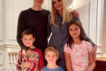 Ivanka Trump com o marido Jared Kushner e os filhos