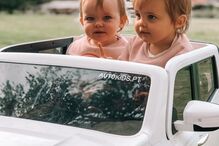 As pequenas Maria do Mar e Mercedes