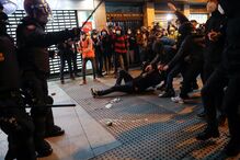 Caos nas ruas de Espanha em protestos contra detenção de rapper anti-monarquia