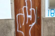 Associação do Sporting no Porto vandalizada com grafitis. Veja as imagens