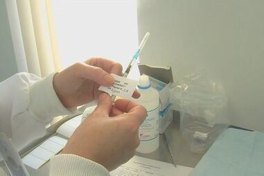 Só metade das pessoas respondeu 'Sim' à SMS da convocatória para a vacinação contra a Covid-19