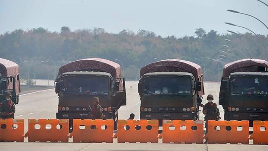 Exército de Myanmar declara estado de emergência e assume controlo do país durante um ano