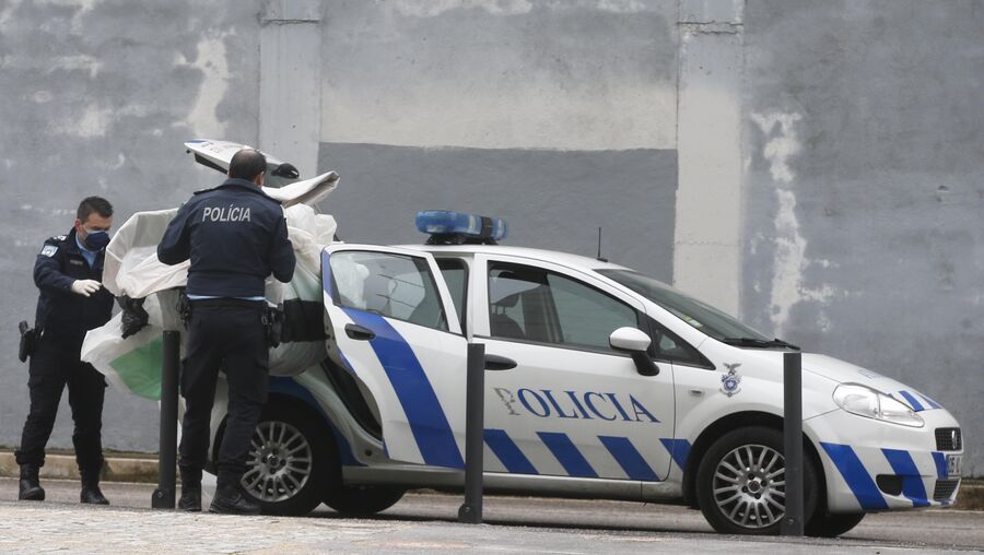Rápida operação policial levou à detenção dos dois suspeitos, de 73 e 50 anos