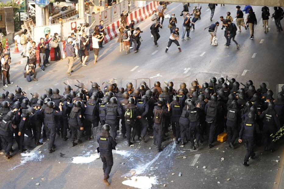 Forças militares tomam conta de Myanmar e prendem principais líderes políticos