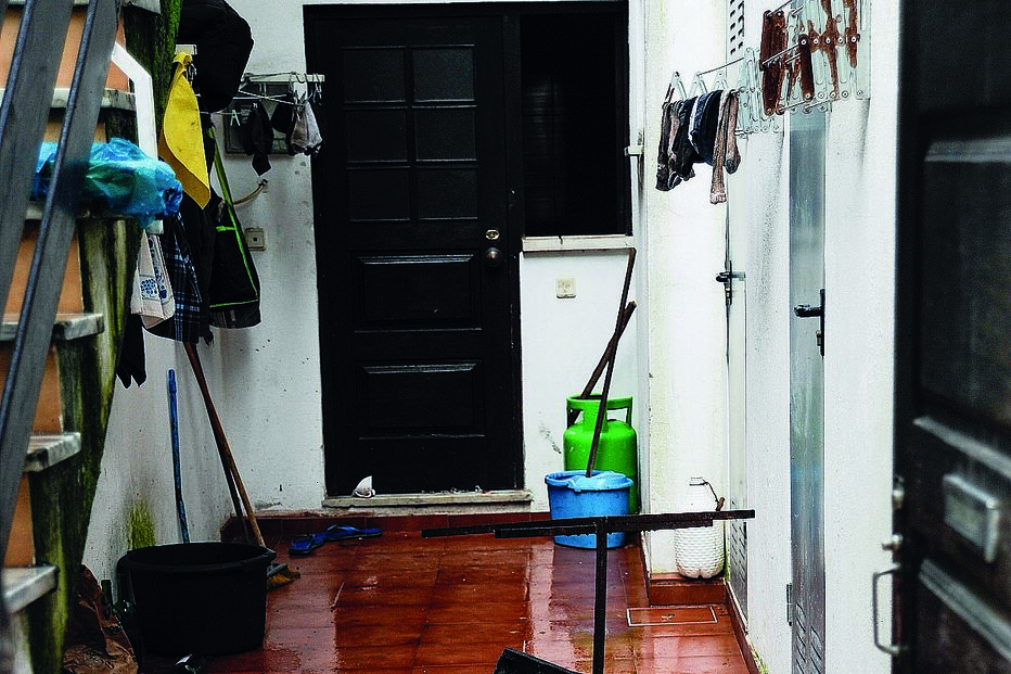 Interior da habitação onde ocorreu a festa e a rixa