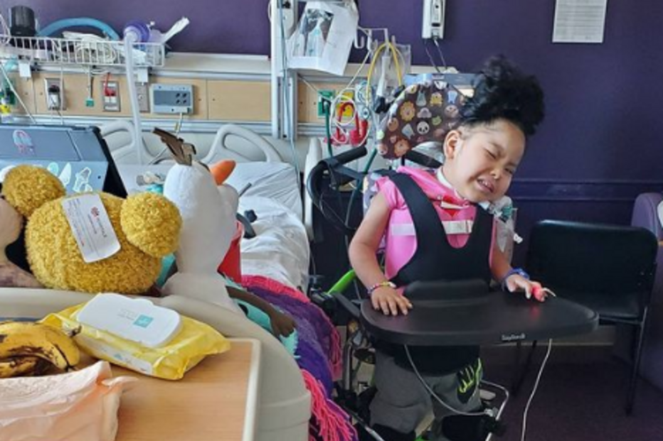 Menina lutadora de apenas 4 anos vence batalha contra a Covid-19 após nove meses no hospital