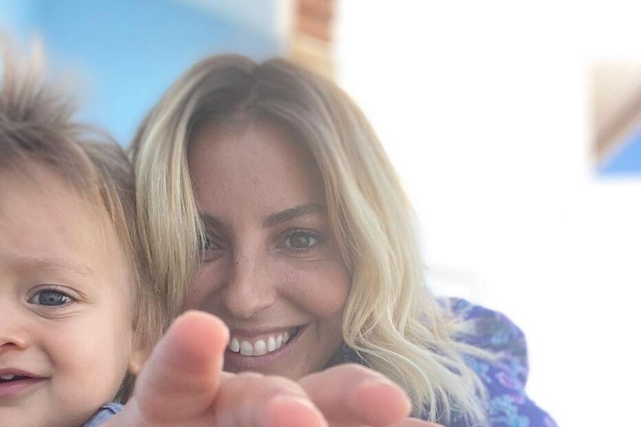 Jessica Athayde e Oliver, de um ano e meio