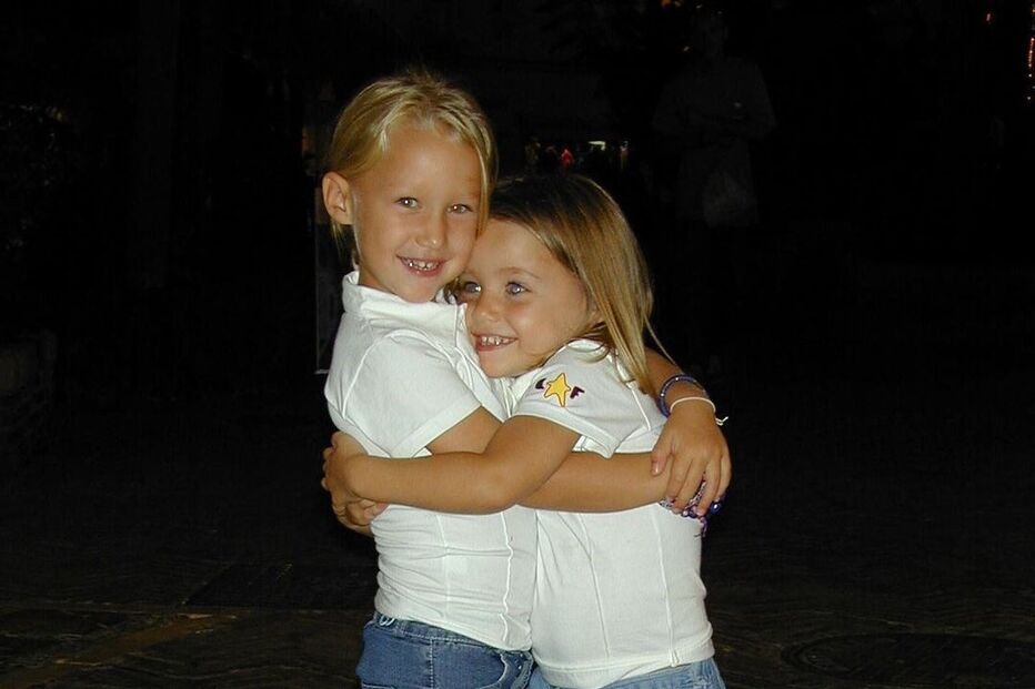 Kelly Bailey e a irmã Madalena