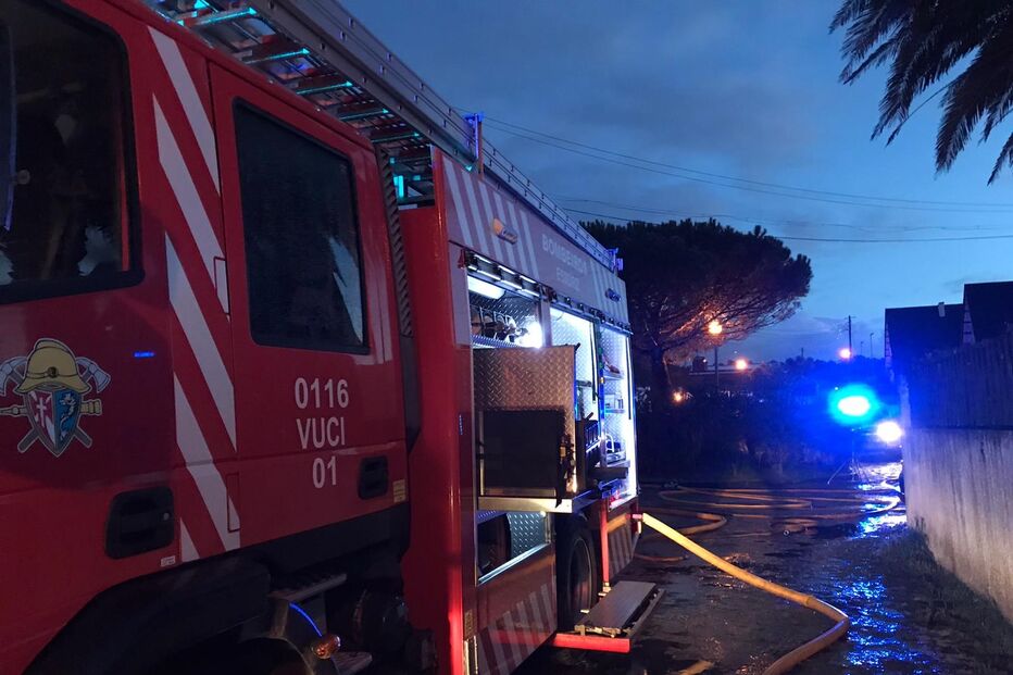 Incêndio destrói piso superior de vivenda em Esmoriz