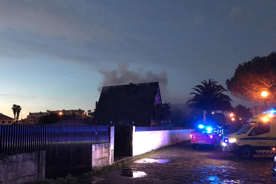 Incêndio destrói piso superior de vivenda em Esmoriz