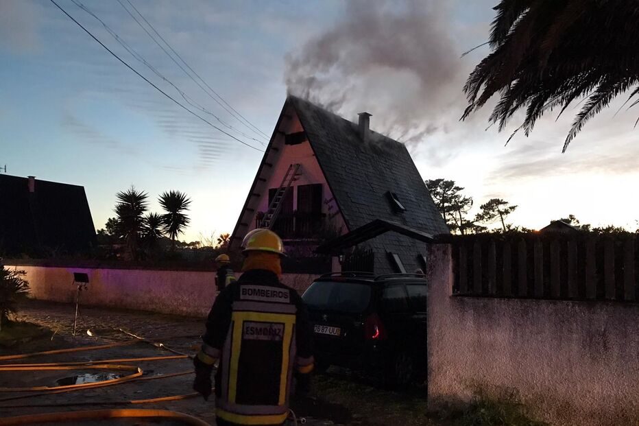 Incêndio destrói piso superior de vivenda em Esmoriz