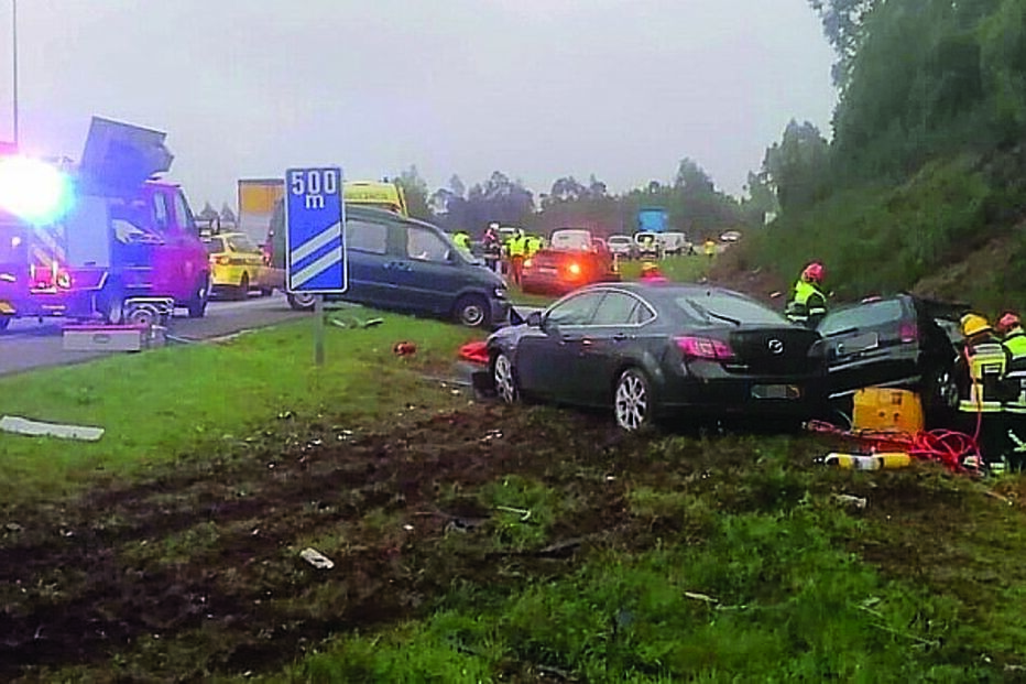 Camião despistou-se e provocou mais dois acidentes	
