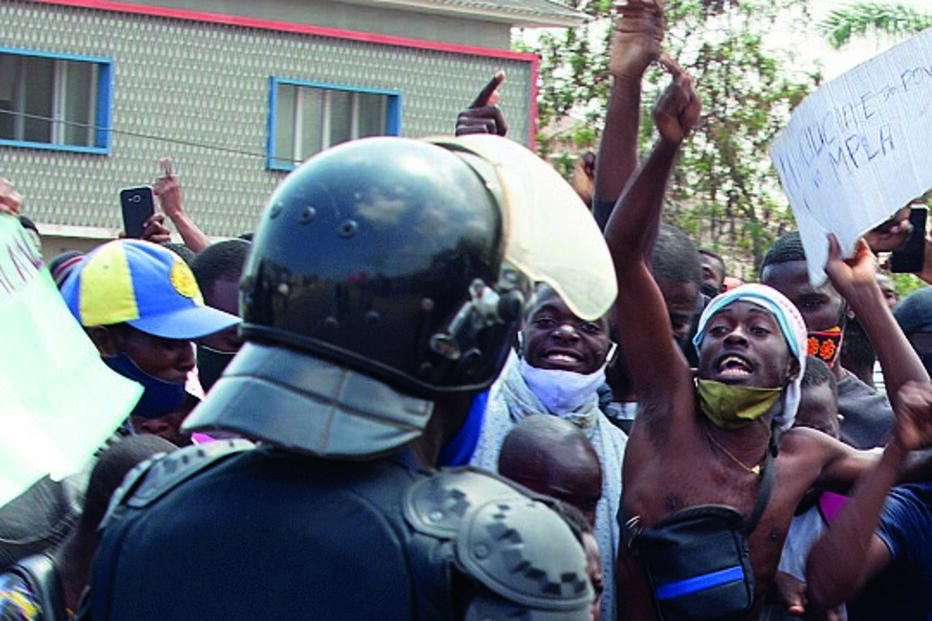 Polícia em Angola