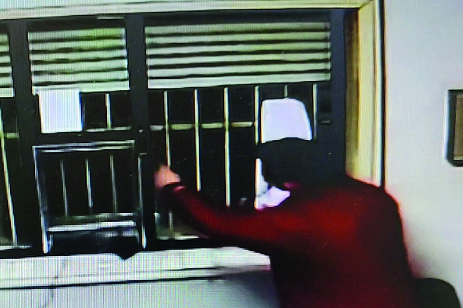 Imagens de videovigilância de um dos assaltos feitos pelo trio