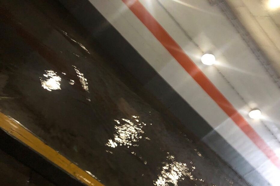 Chuva forte inunda ruas e garagem de centro comercial em Faro