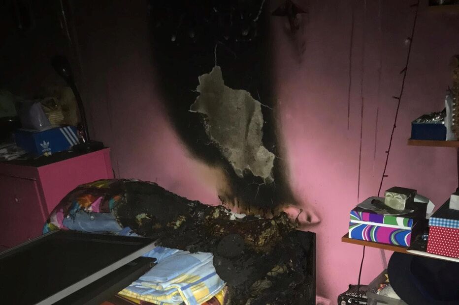 Fogo danificou vários quartos da habitação
