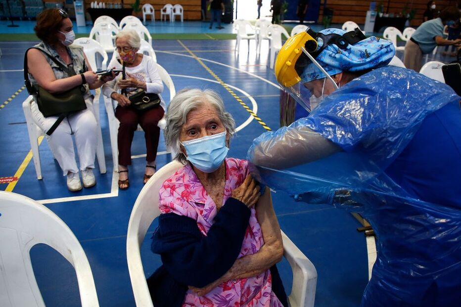 Chile vacina mais de 550 mil pessoas contra a Covid-19 em três dias
