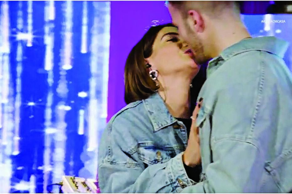 David Carreira cantou com a namorada, Carolina Carvalho